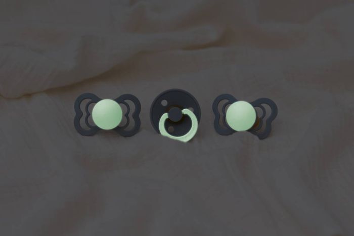 Соска BIBS 18+ m Iron GLOW (світиться в темряві)