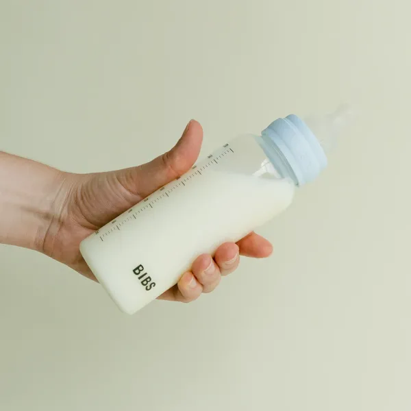 Дитяча пляшечка BIBS Baby Bottle Round Silicone 270 мл Medium Flow (середній потік) Baby Blue